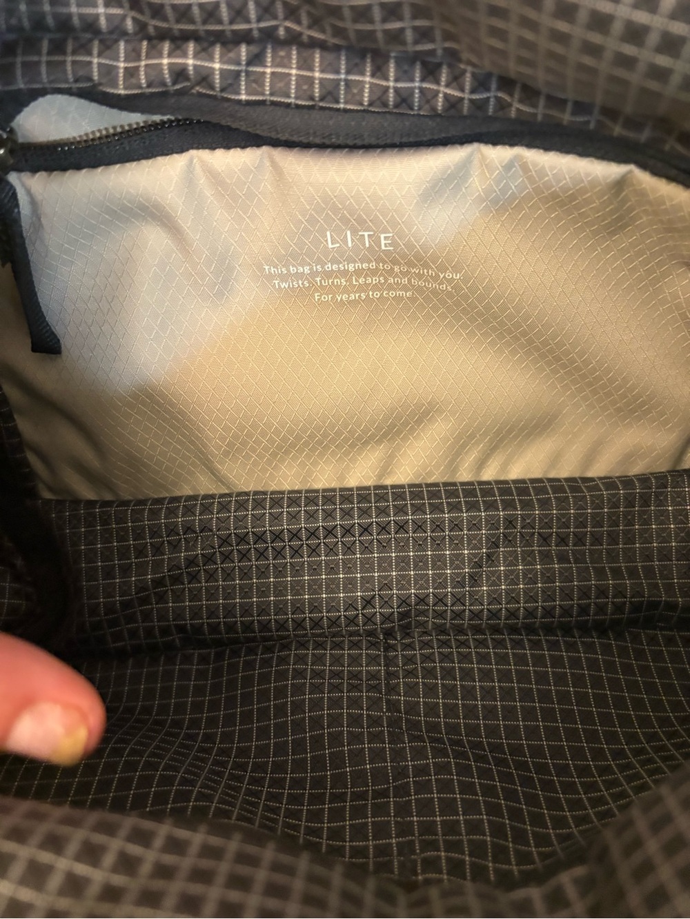 Bellroy Lite Sacoche crossbody Bag- Arcade Grey Grid-Pristine Condition - Picture 7 of 9